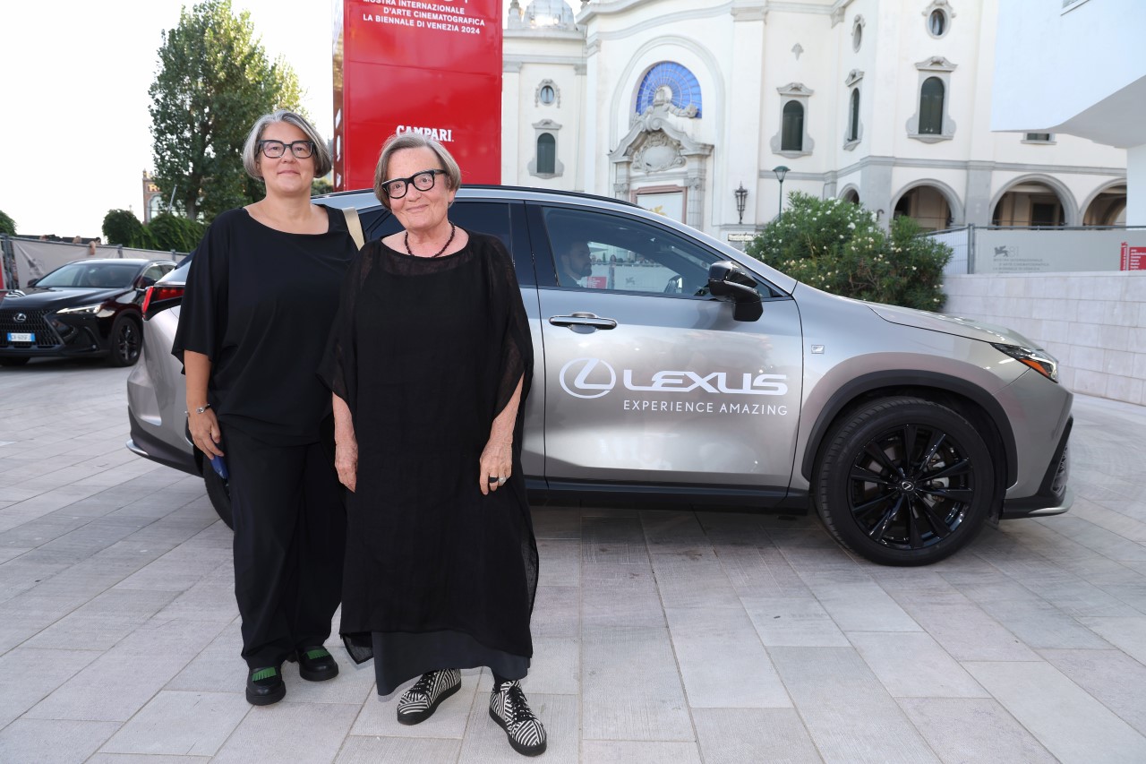 LEXUS NA CZERWONYM DYWANIE PODCZAS 81. MIĘDZYNARODOWEGO FESTIWALU FILMOWEGO W WENECJI