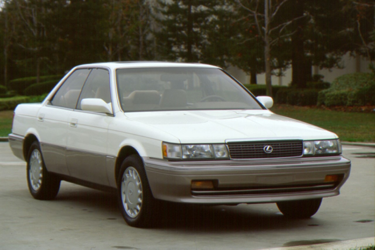 LEXUS ES MA JUŻ 35 LAT. TO NAJPOPULARNIEJSZA LIMUZYNA W HISTORII MARKI