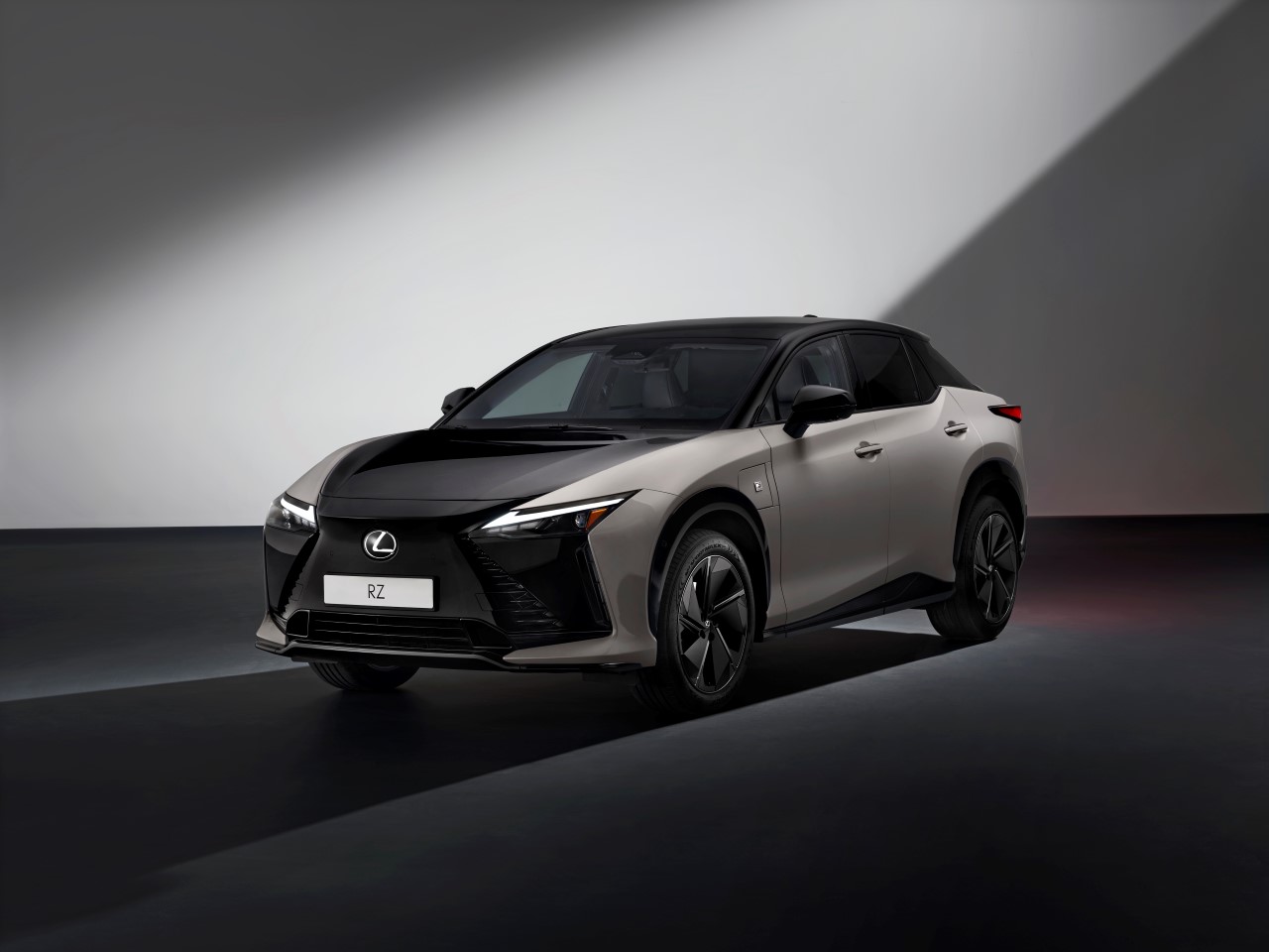 SVETOVÁ PREMIÉRA NOVÉHO PLNE ELEKTRICKÉHO SUV LEXUS RZ 2025