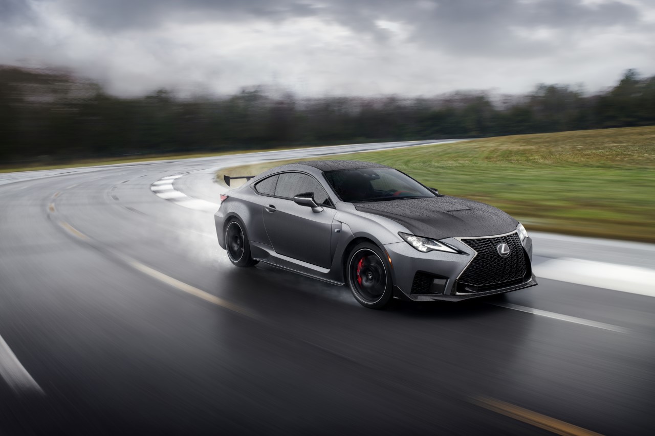 NOVÉ KUPÉ LEXUS RC F TRACK EDITION SE ZAMĚŘUJE NA VYŠŠÍ JÍZDNÍ SCHOPNOSTI A STYL  