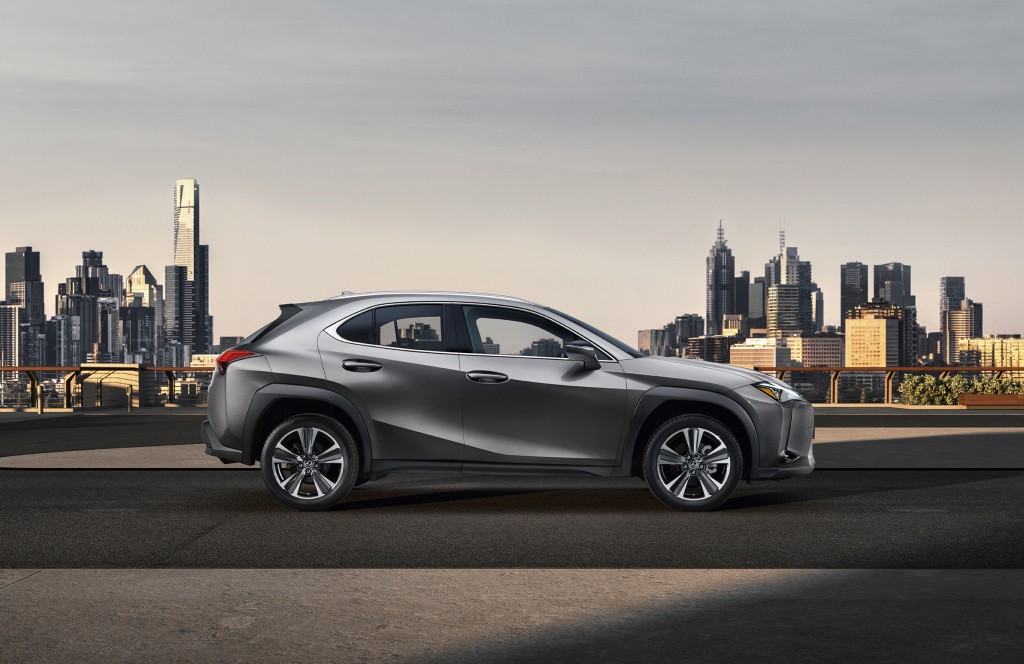 A KÜLSŐ ÉS BELSŐ FORMATERVEZÉS TÖKÉLETES HARMÓNIÁJÁT VALÓSÍTJA MEG A LEXUS UX