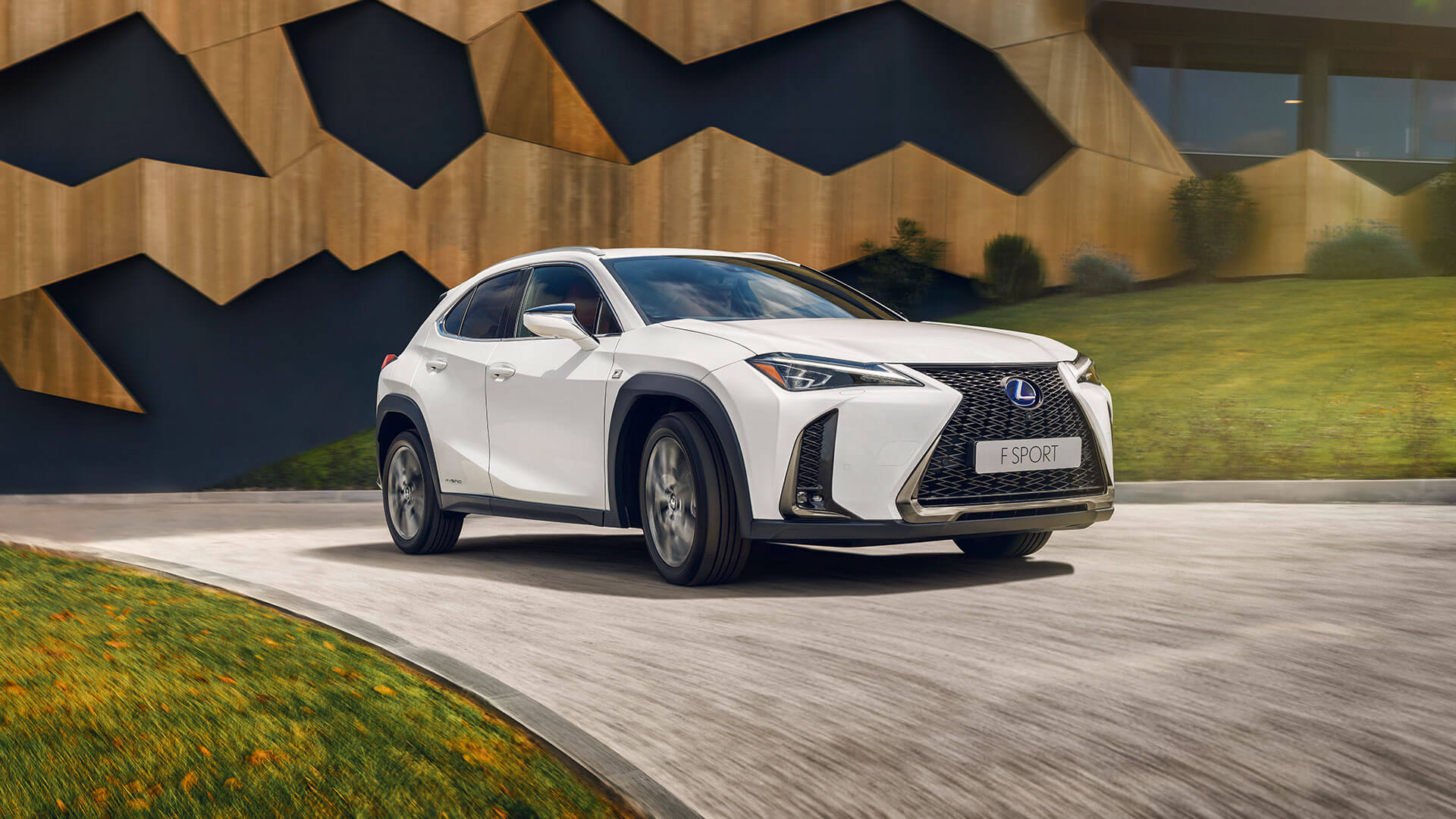 BOMBASIKER A LEXUS UX