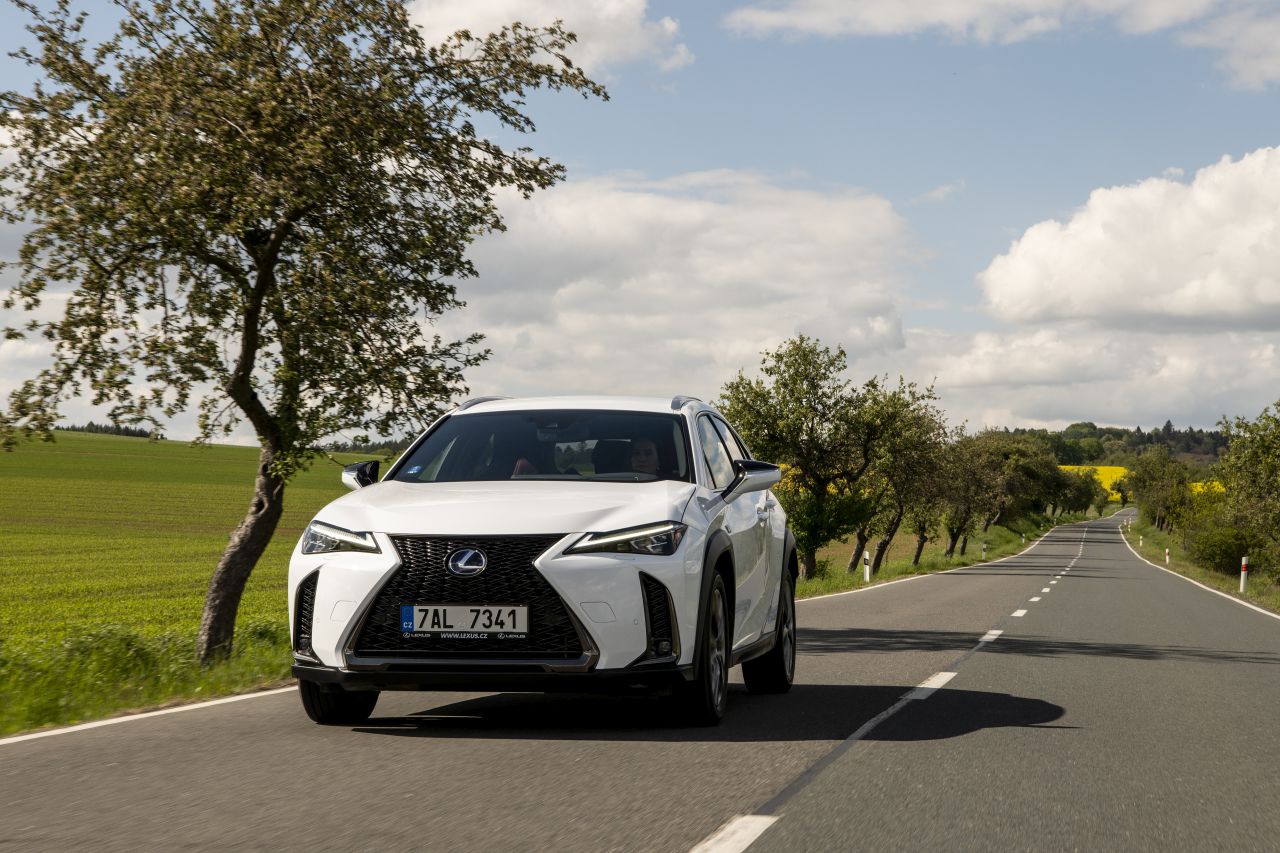 LEXUS V EVROPĚ ZVYŠUJE PRODEJE, 95 PROCENT VOZŮ  JE HYBRIDNÍCH