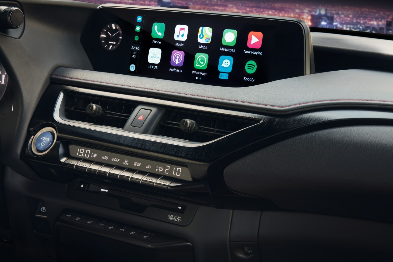 LEXUS OBOHATÍ SVÉ VOZY KONEKTIVITOU APPLE CARPLAY  A ANDROID AUTO