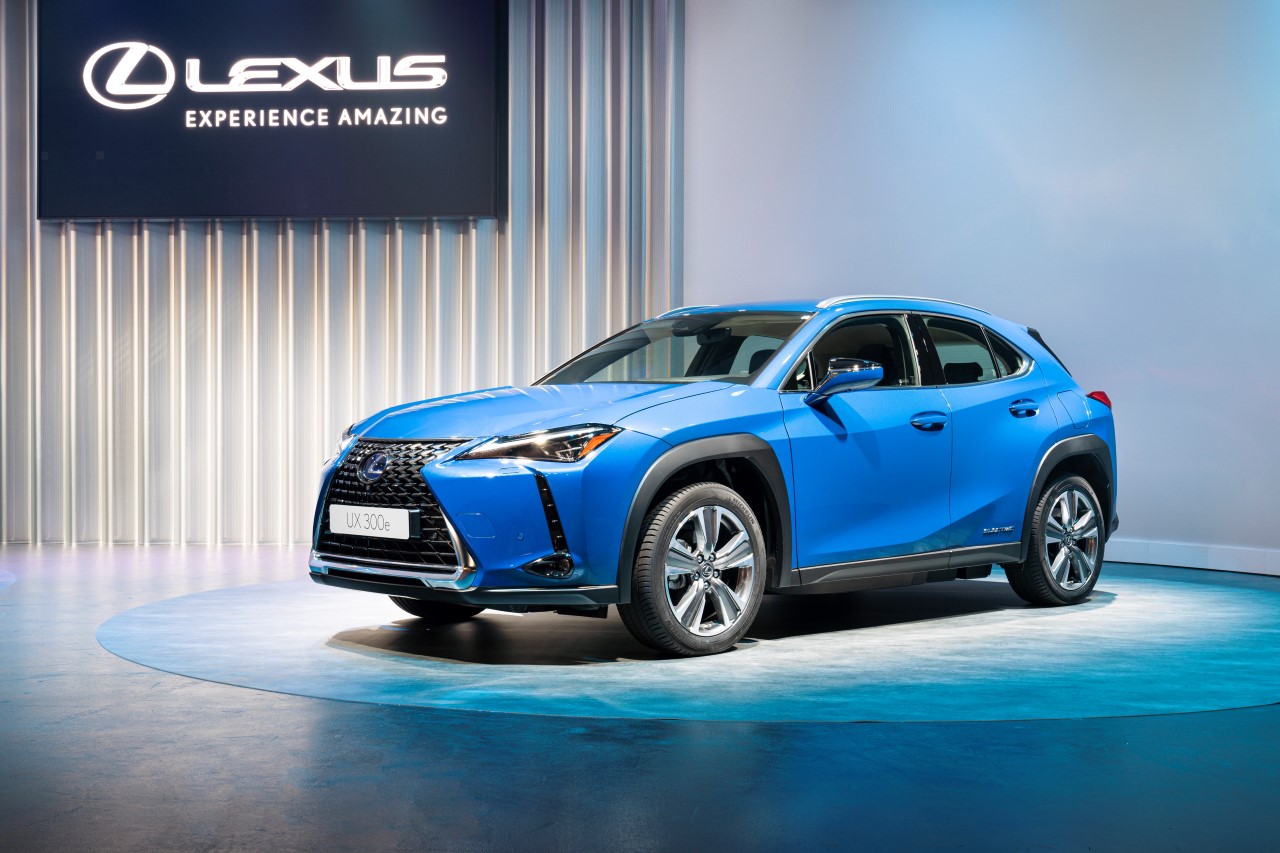 Lexus představuje svůj první elektromobil UX 300e 