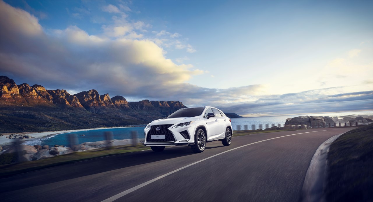  PRÉMIUM VEZETÉSI ÉLMÉNNYEL HÓDÍT A LEXUS RX