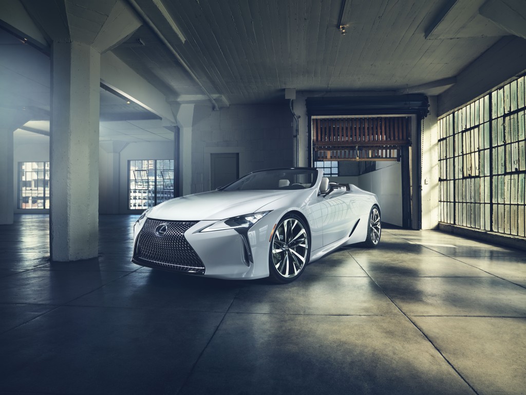 NÉHÁNY HÓNAP MÚLVA ÉRKEZIK A LEXUS LC 500 CONVERTIBLE