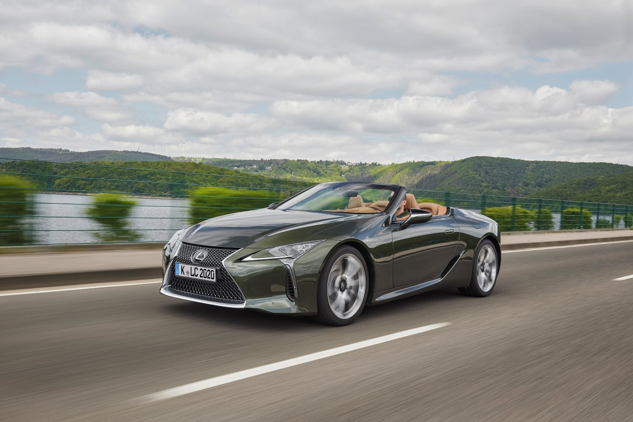 Tichá kabína a synergia výkonu v Lexus LC Convertible