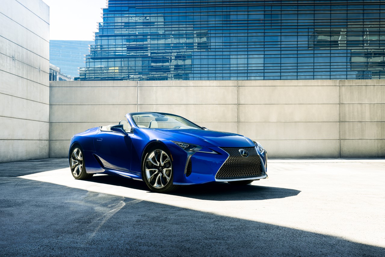 Luxushajókhoz passzoló limitált szériás kabriót kínál a Lexus: jön a Lexus LC Convertible Regatta Edition