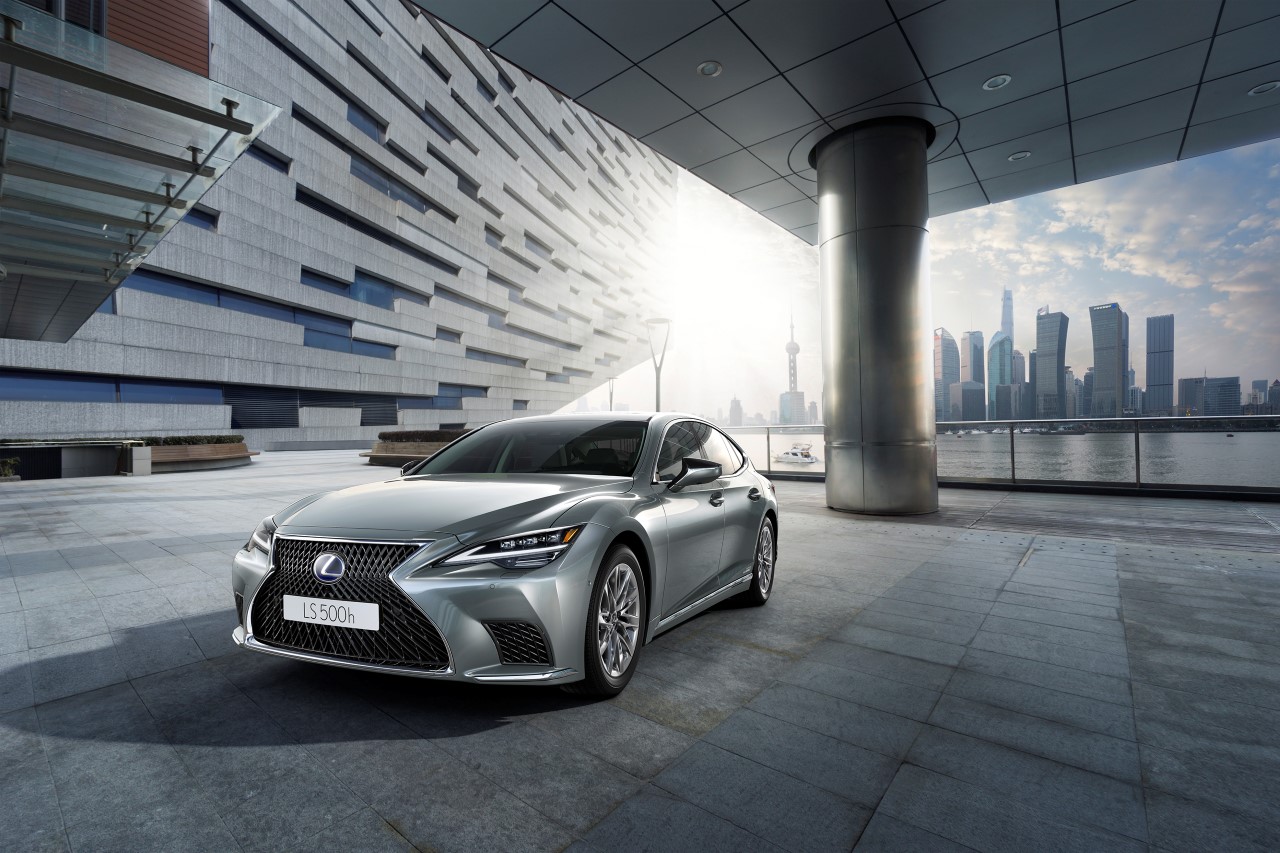 LEXUS PŘEDSTAVUJE MODERNIZOVANÝ MODEL LS