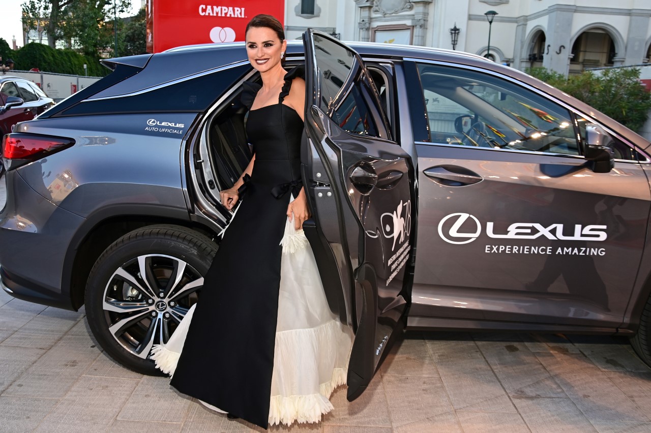 LEXUS MEZI HVĚZDAMI FILMOVÉHO FESTIVALU V BENÁTKÁCH  