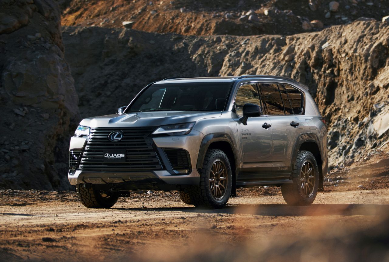 Egyedi felkészítésű offroad LX-et villant Tokióban a Lexus 