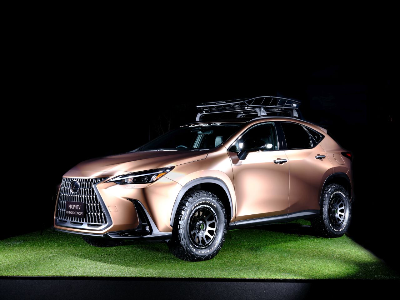 LEXUS V TOKIU PŘEDSTAVUJE KONCEPTY NX PHEV OFFROAD A VODÍKOVÝ ROV