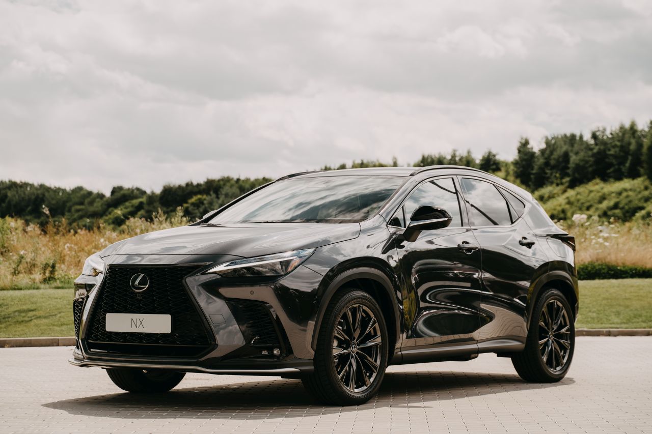 BRITOVÉ ZVOLILI LEXUS NX 450h+ PLUG-IN HYBRIDEM ROKU