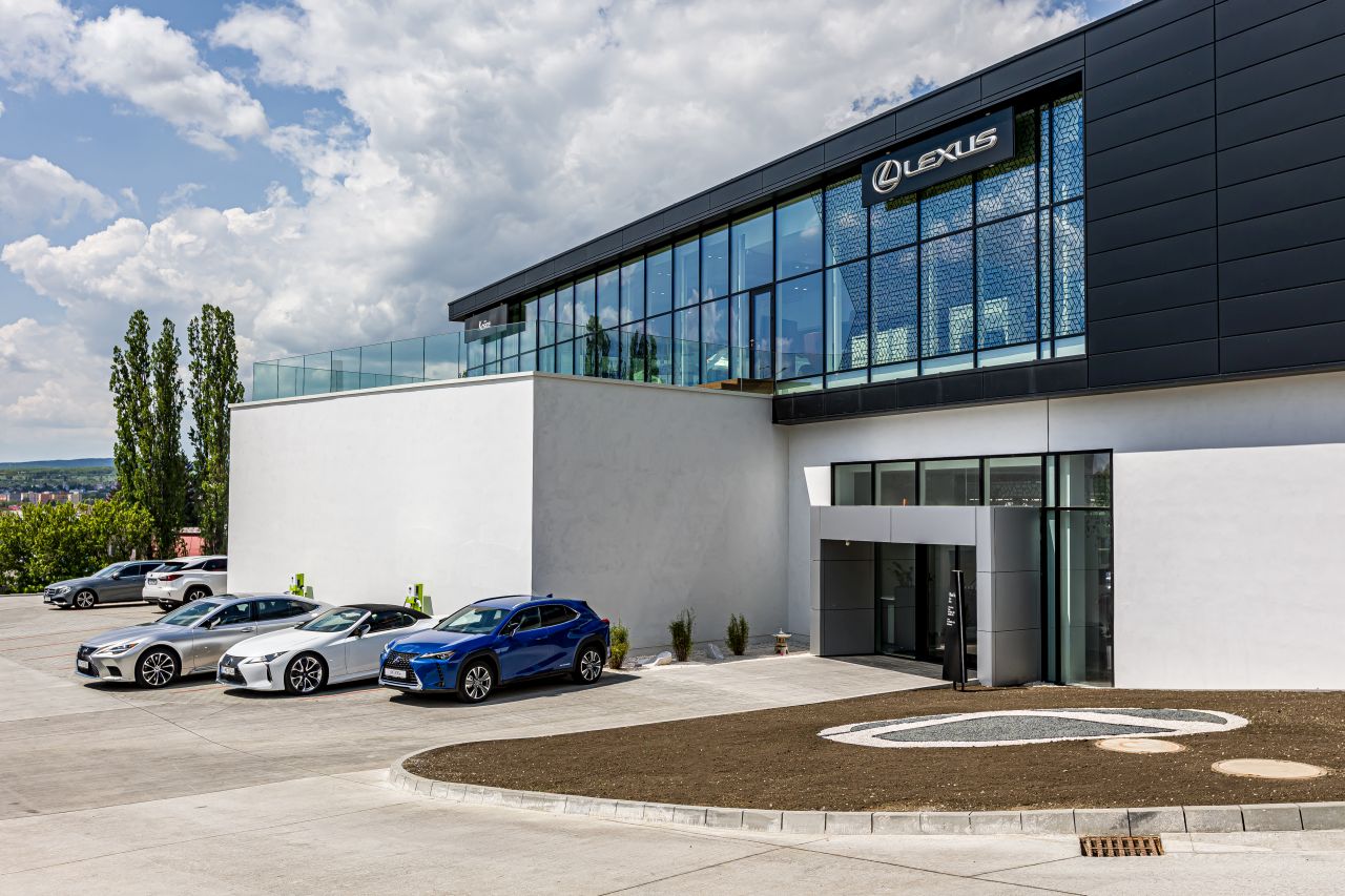 V Košiciach otvorili pre značky Lexus a Toyota najväčší autosalón na Slovensku