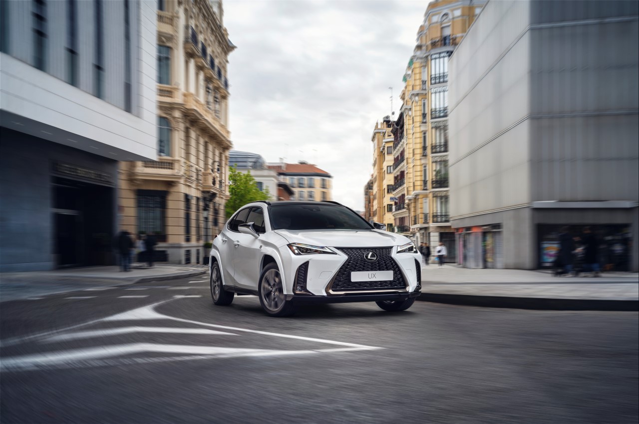 MODERNIZOVANÝ LEXUS UX PŘINÁŠÍ SPOUSTU NOVINEK