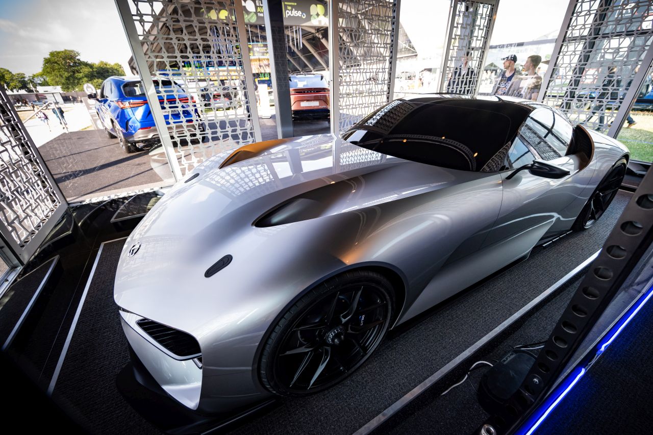 LEXUS PRIVÁŽA NA GOODWOOD ELEKTRIFIKOVANÝ ŠPORTOVÝ KONCEPT