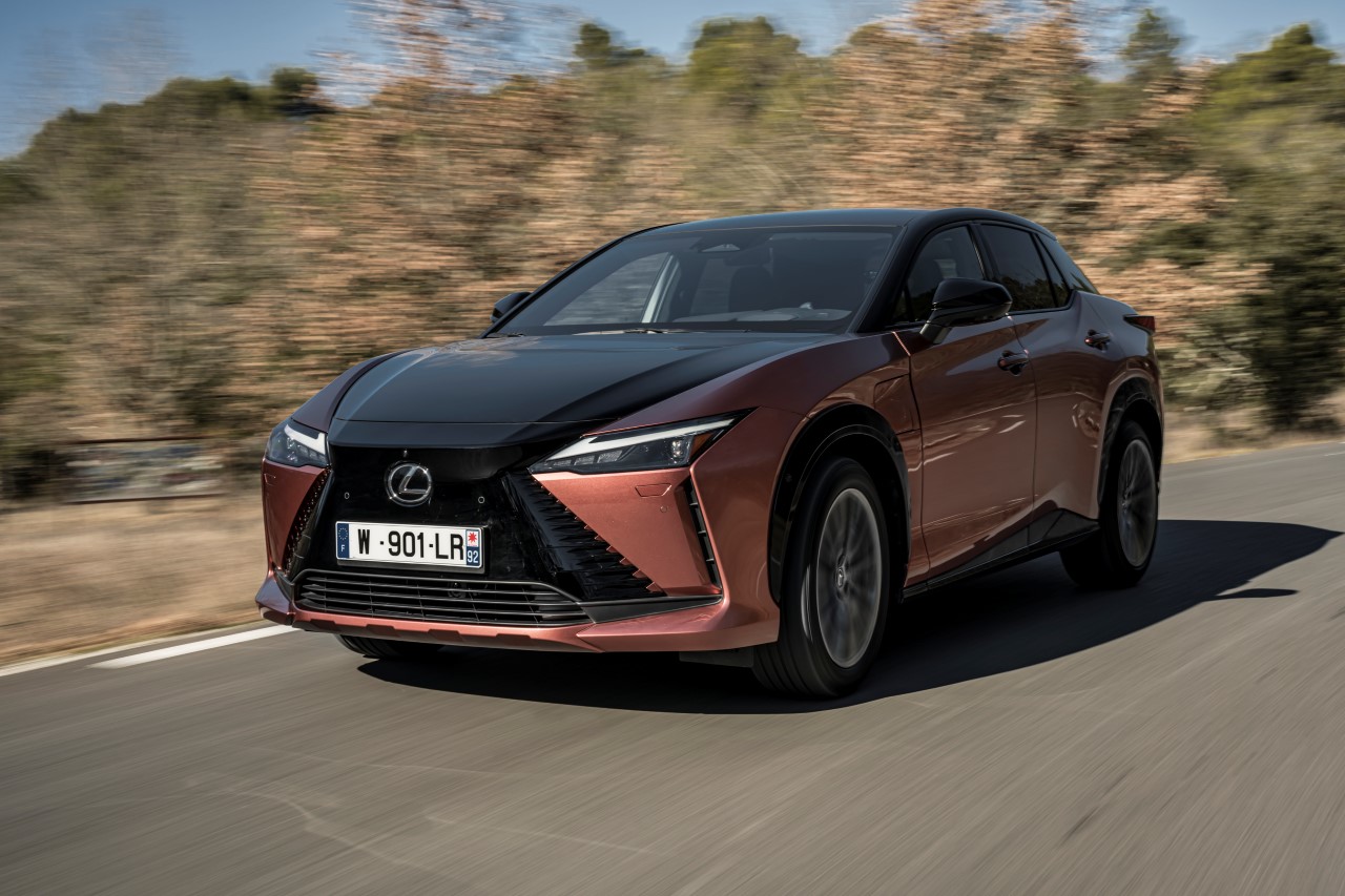 NOVÝ ELEKTRICKÝ LEXUS RZ 450e