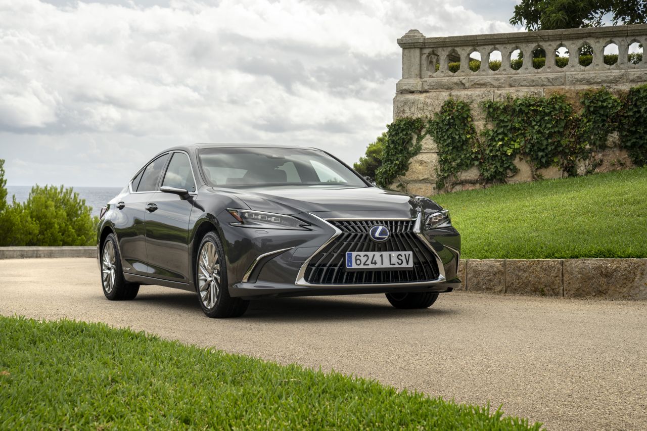 PREDAJ SEDANU LEXUS ES PREKROČIL TRI MILIÓNY KUSOV