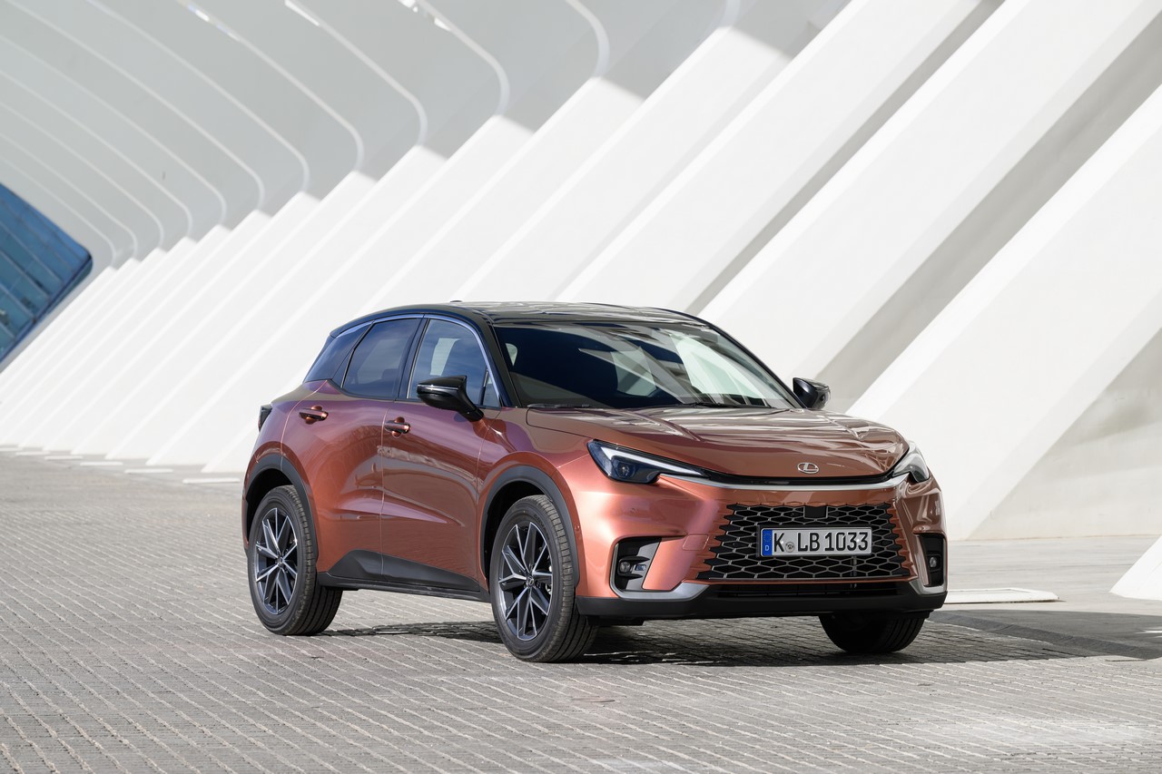 LEXUS BUSINESS WEEK PŘINESE NOVÉ SUV LBX ZA AKČNÍ CENU 699 000 KČ