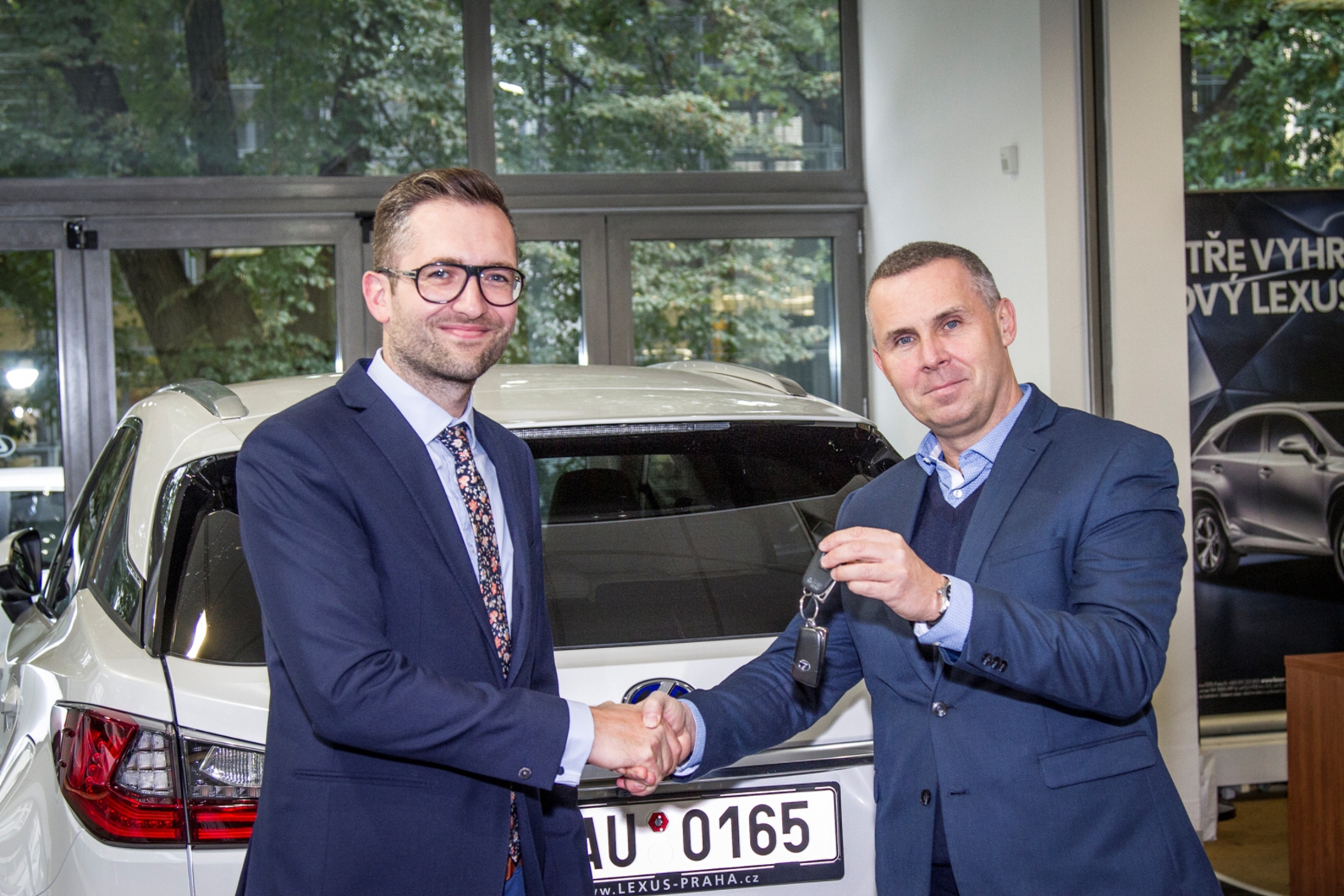 VOZOVÝ PARK AUTOPŮJČOVNY CZECHOCAR – ENTERPRISE RENT-A-CAR OBOHATILO PĚT VOZŮ LEXUS RX 