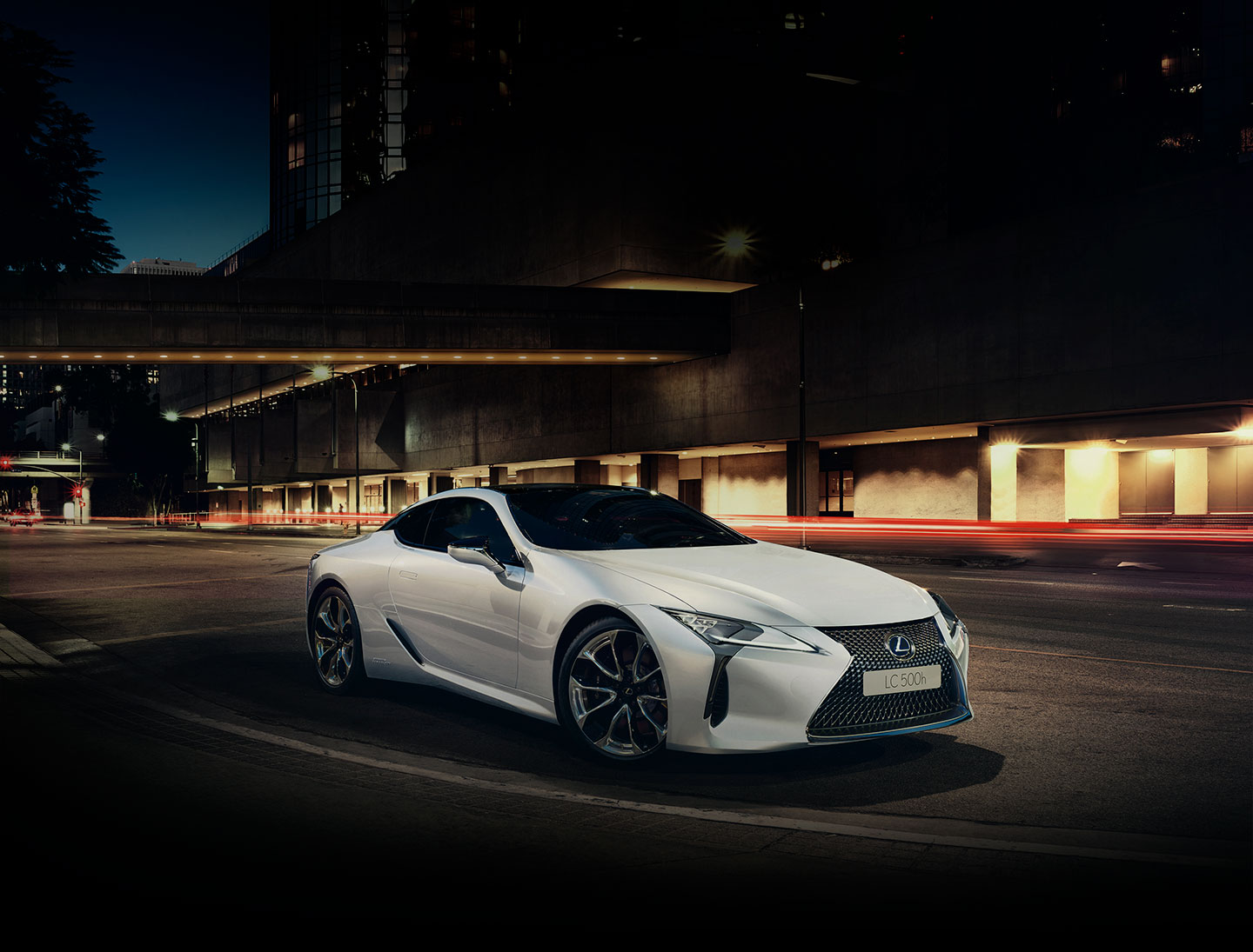 A LEXUS LC 500h ÚJ KORSZAKOT NYIT A KÖRNYEZETBARÁT HIBRID HAJTÁSLÁNCOK TÖRTÉNETÉBEN