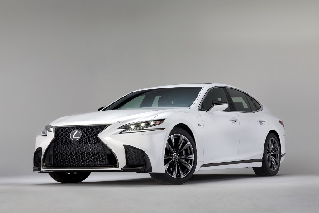  NEW YORKBAN DEBÜTÁLT A VADONATÚJ LEXUS LS SPORTVÁLTOZATA