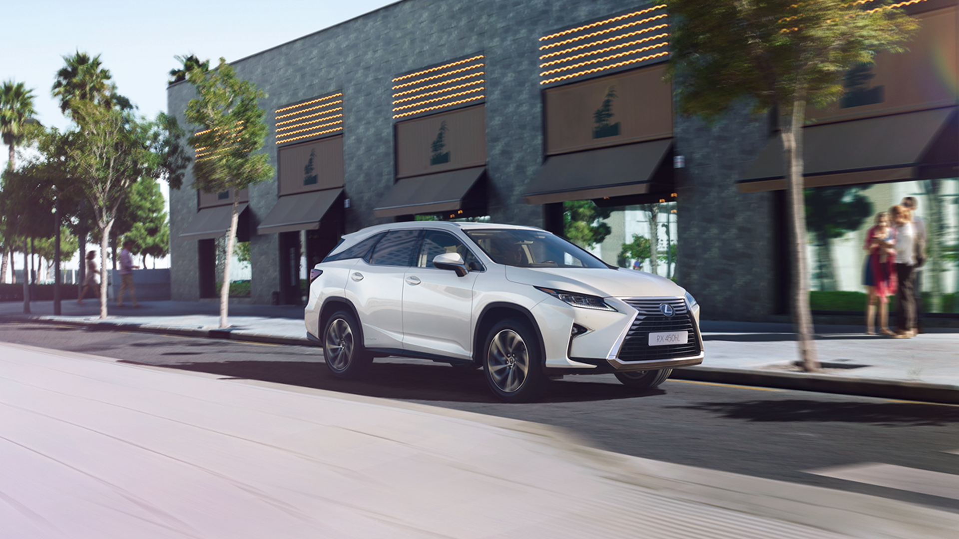 LEXUS RX L: MINDEN MILLIMÉTER SZÁMÍT!