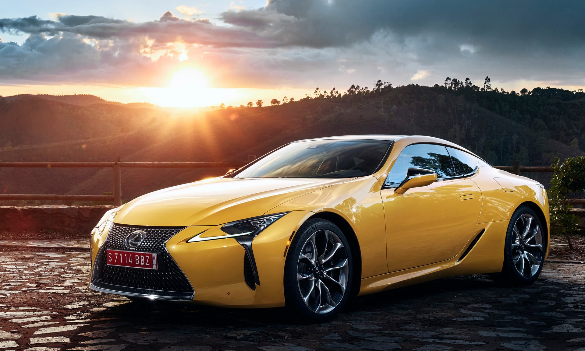  A LEXUS LC YELLOW EDITION: LIMITÁLT SZÉRIÁS FENEVAD