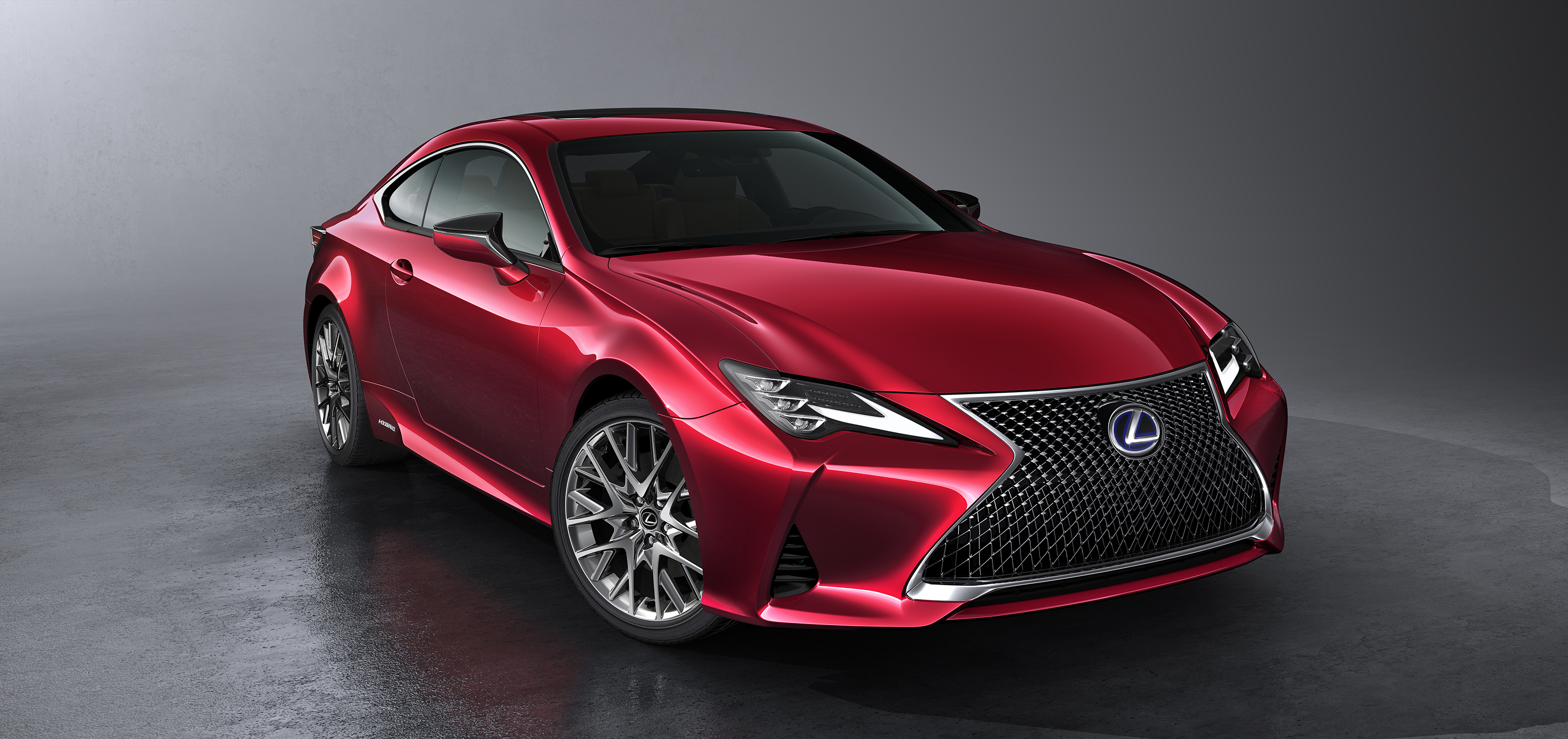 LEXUS PŘEDSTAVUJE NOVÉ SPORTOVNÍ KUPÉ RC 