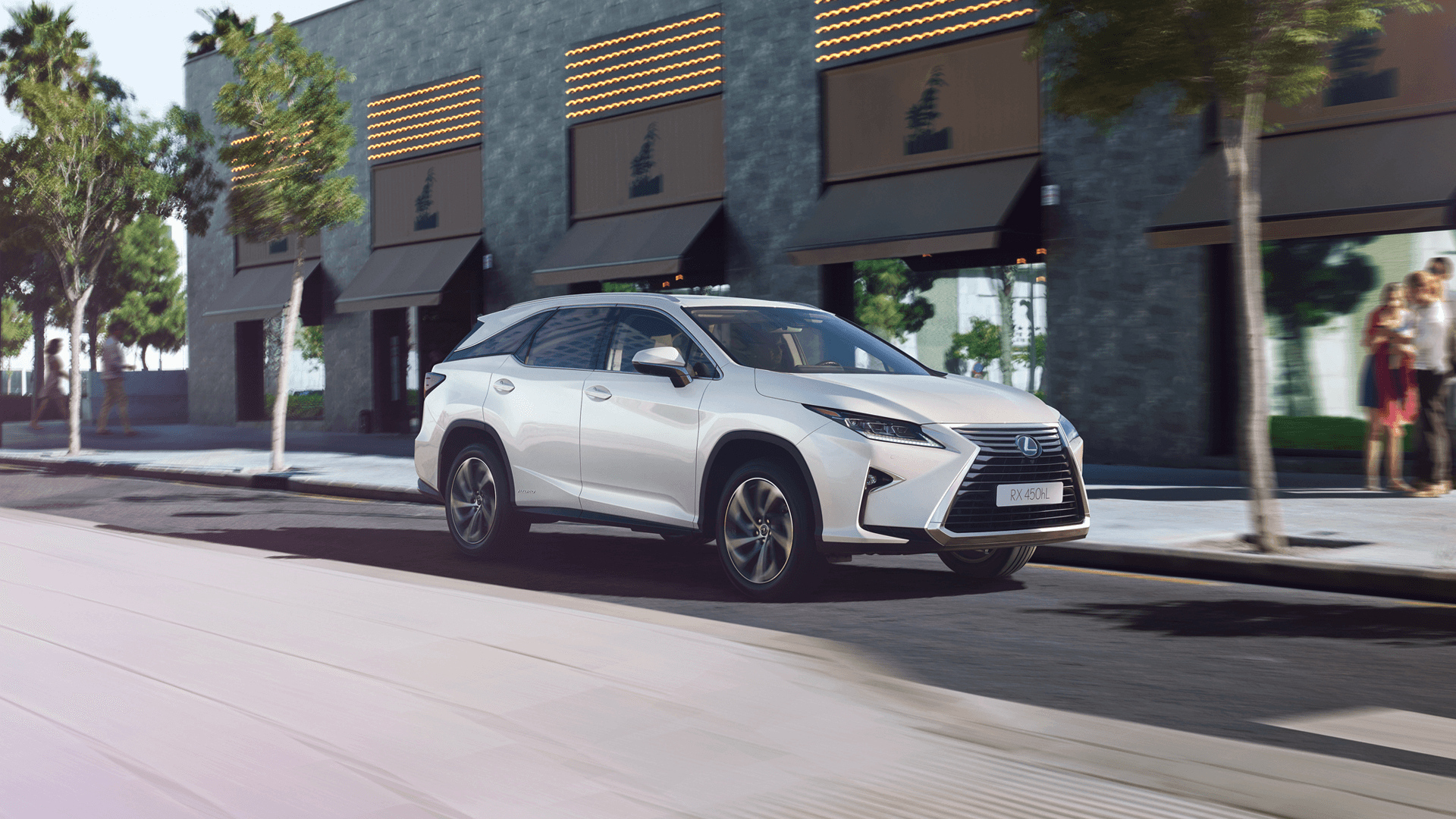 BEJÖTT A LEXUSNAK AZ HÉTÜLÉSES CROSSOVER: TAROL AZ RX L