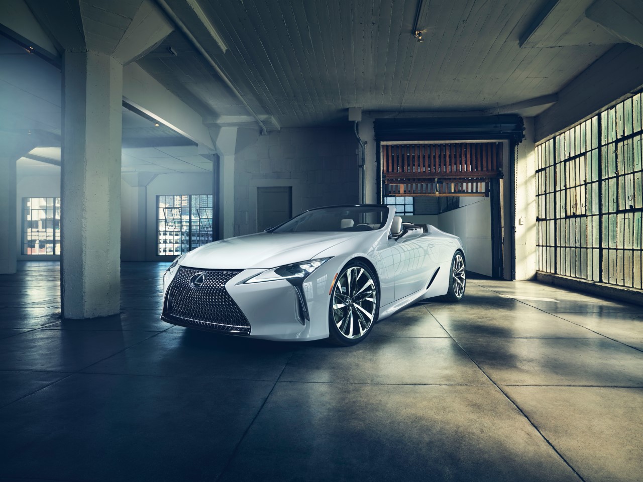 LEXUS LC KONCEPT KABRIOLETU BYL ODHALEN V DETROITU 