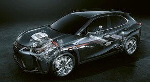 Lexus RX 400h vs. Lexus UX 250h: ennyit fejlődött a Lexus öntöltő hibrid elektromos hajtása 15 év alatt