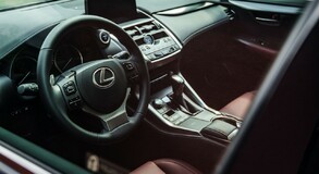 Lexus NX 300h - local