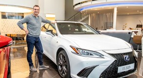 Marcel Forgáč si doma ako prvý zaparkoval nový Lexus ES 