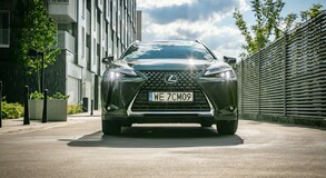 Lexus UX 2024