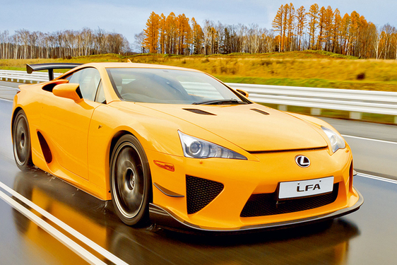 UNIKÁTNÍ MODEL LEXUS LFA SLAVÍ DESÁTÉ NAROZENINY