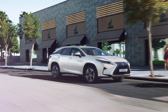 Lexus RX L – mobilný salónik v štýle omotenaši