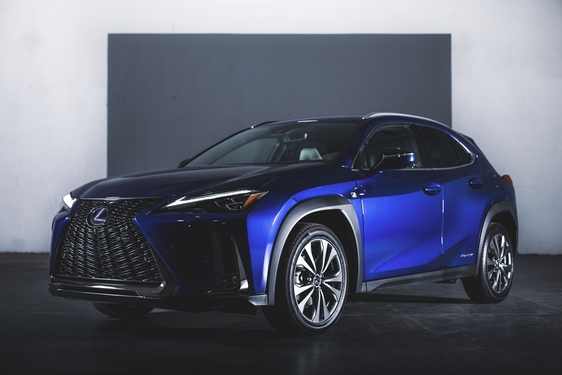 NOVÝ LEXUS UX